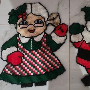 Vintage Plastic Canvas Yarn Santa and Mrs Claus Christmas Wall Decor